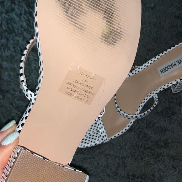 STEVE MADDEN ISSY BLACK-WHITE HEELED SANDAL - Picture 5 of 8